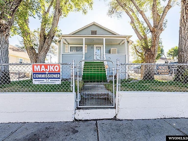 209 Gale St photo 1