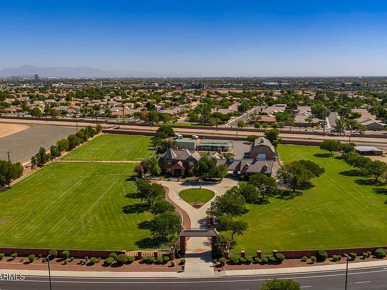 2025 S VAL VISTA Drive photo 5