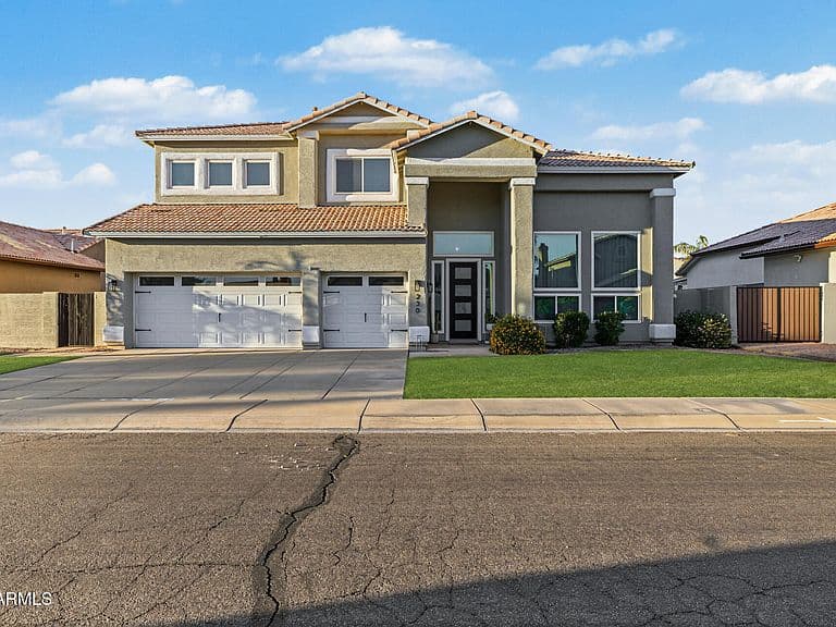 230 E ARABIAN Drive photo 2