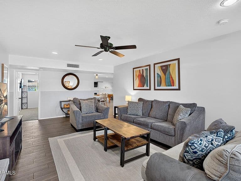 425 E HERMOSA Drive photo 4
