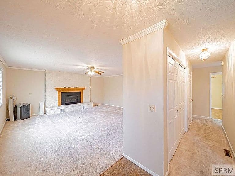 694 Ruth Ave photo 2