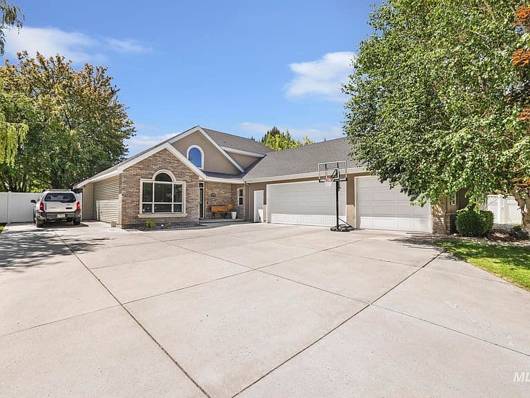 663 Cento Ct photo 3