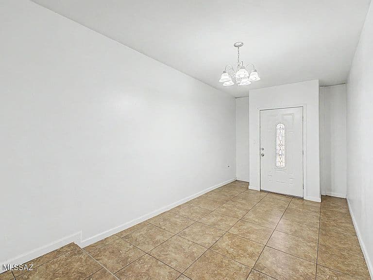 3024 W Tucker St photo 4