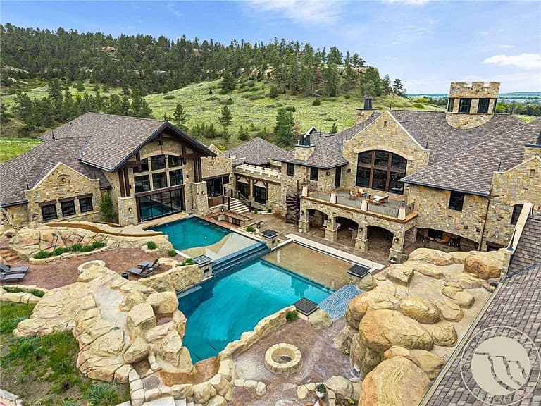 5650 Canyonwoods Dr photo 1