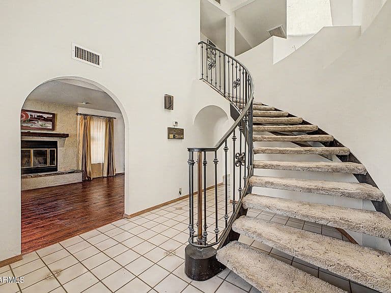 8230 E MCDOWELL Road photo 4