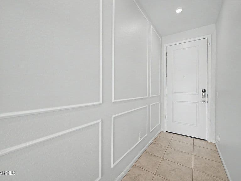19160 N ALCAZAR Street photo 4
