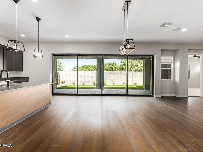 10216 E TALON Avenue photo 4