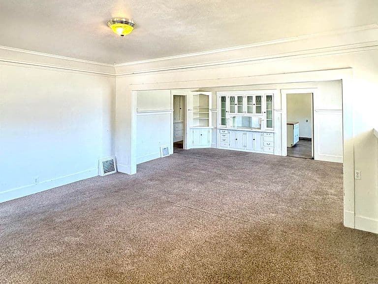 1639 Conant Ave photo 4