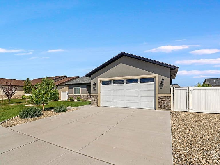 1367 Shelbi St photo 2