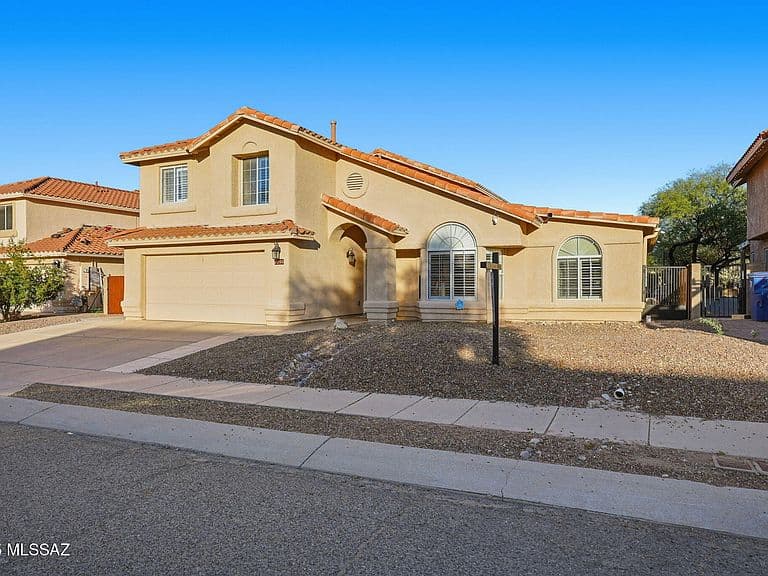 2200 N Hayden Dr photo 2