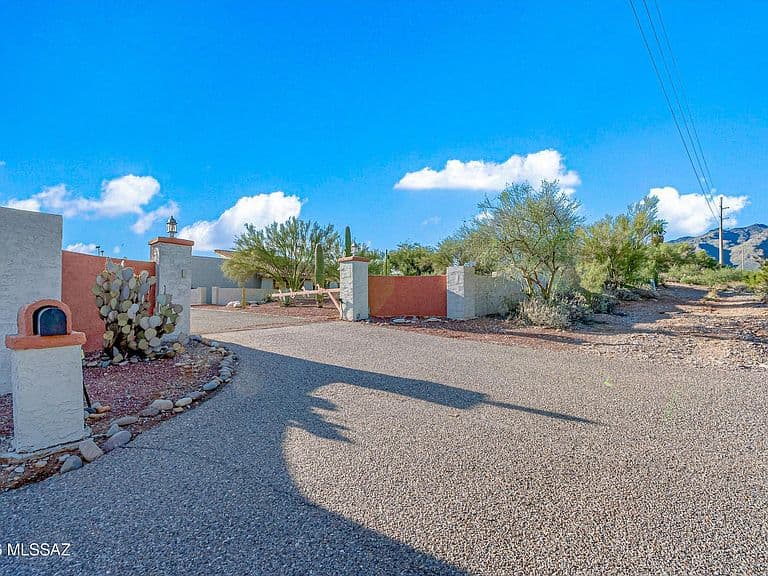 4725 N Craycroft Rd photo 2