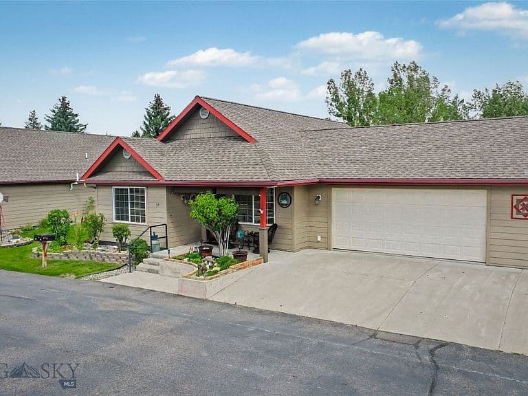 9 Eliza Dr Unit B photo 2