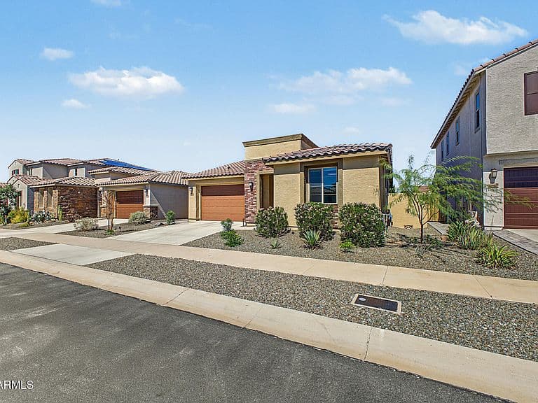 17868 W SAPIUM Way photo 5