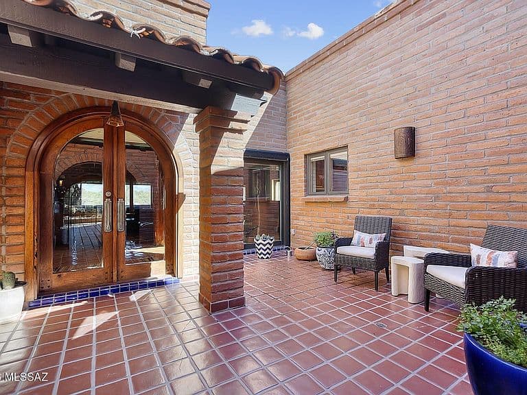 1031 Calle De photo 4
