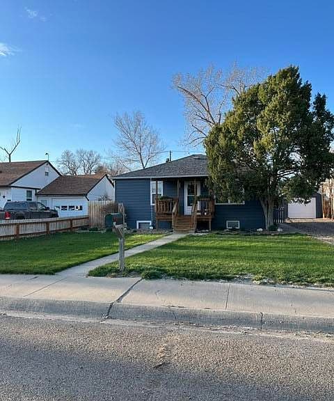 310 Hill St photo 2