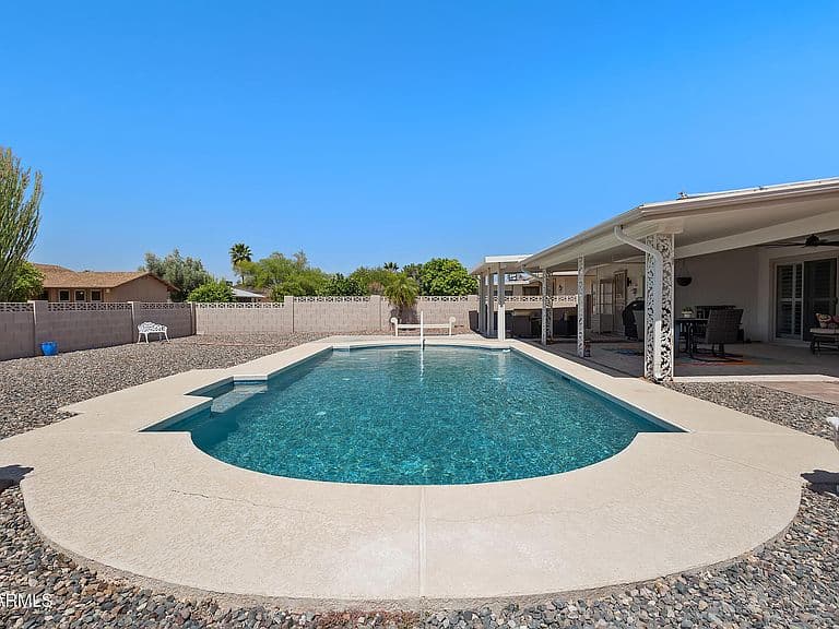 10421 W CONCHO Circle photo 2