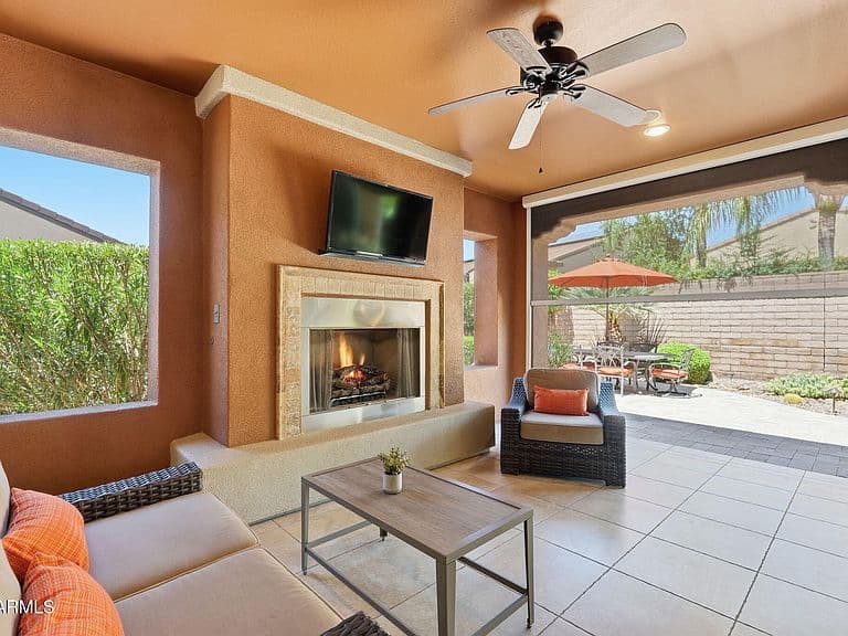 1556 E ALEGRIA Road photo 2