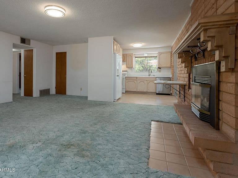 195 Birch Boulevard photo 5