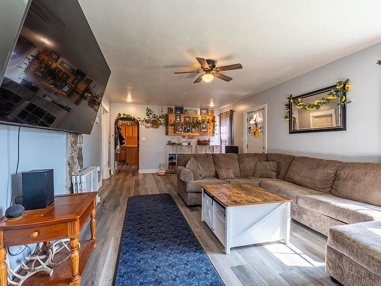 586 Nevada Ave photo 1