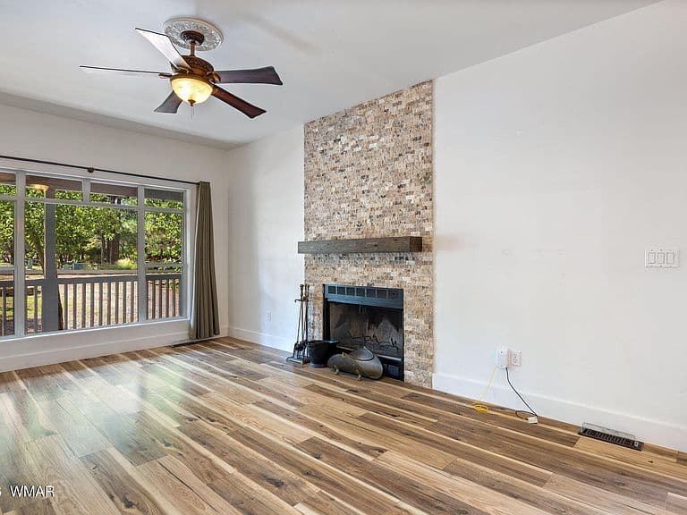 2232 Forest Park Dr photo 5