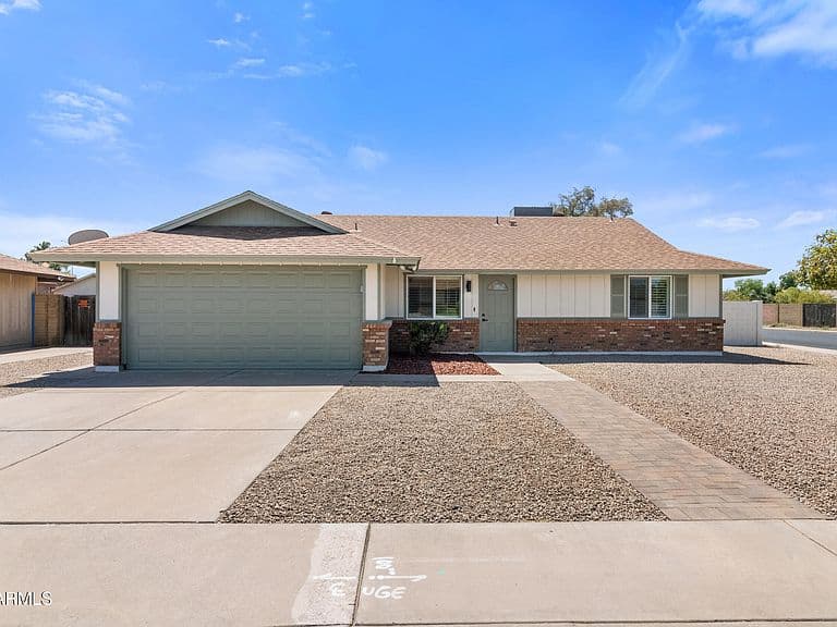 2205 E CATALINA Avenue photo 2