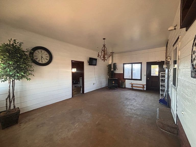 701 Cedar Ave photo 3