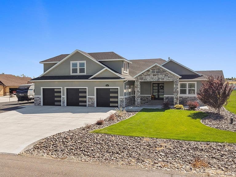 2547 E 3769 N photo 3