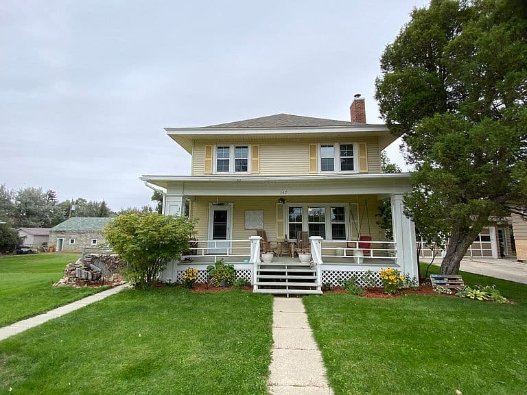 147 N Burritt Ave photo 1