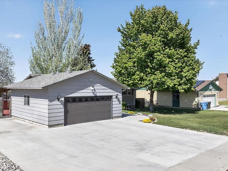 2455 Ada St photo 4
