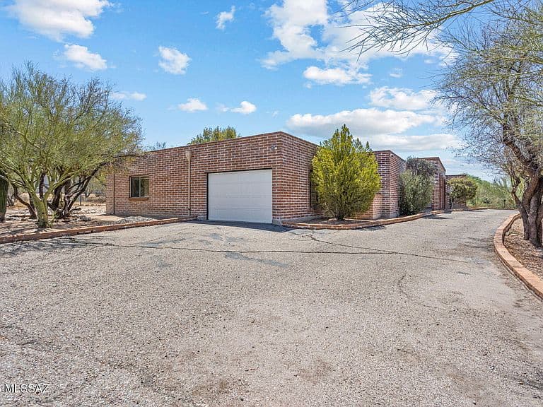 3630 N Pantano Rd photo 3
