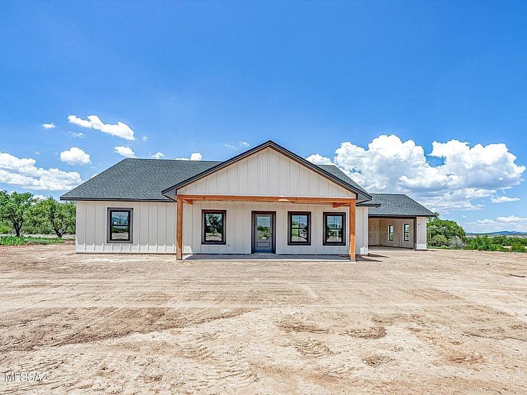 1261 N Ocotillo Rd photo 2