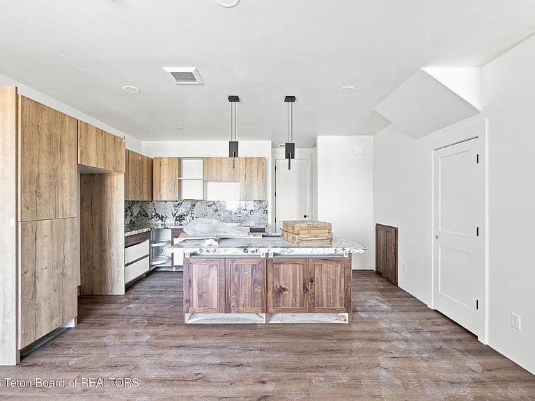 287 S Agate Ave #E2 photo 3