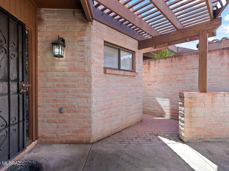 2000 E Campbell Ter photo 3