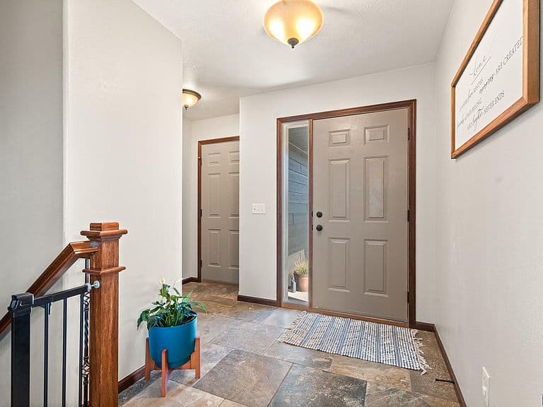 213 S Sunshine Ave photo 3