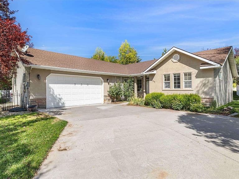 330 Shadetree Trl photo 1