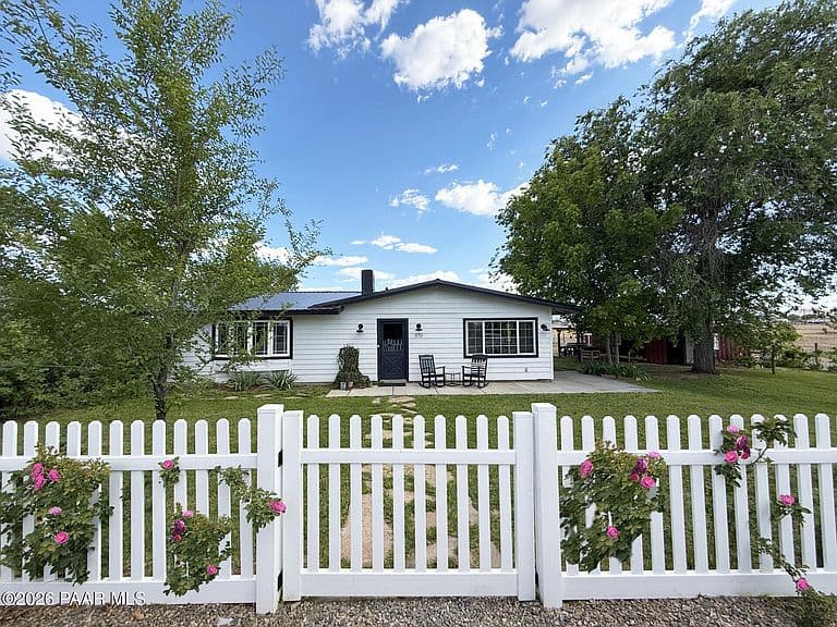 979 W Road 1 N photo 1