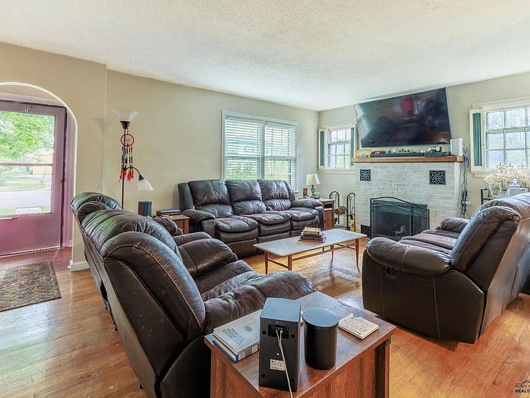 1501 Albany Ave photo 3