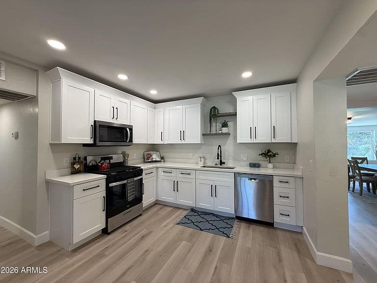 3005 E HUBBELL Street photo 3