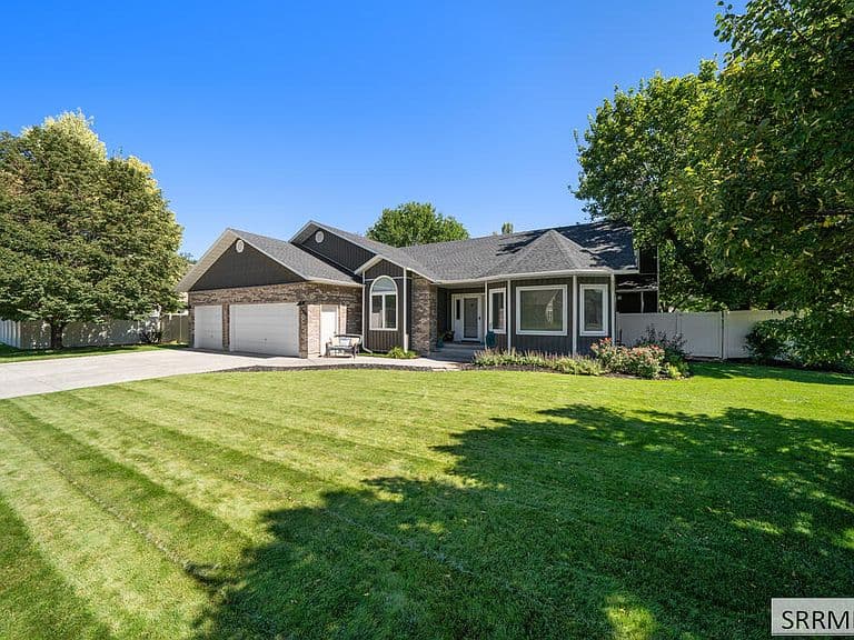 2649 Waterford Ln photo 4