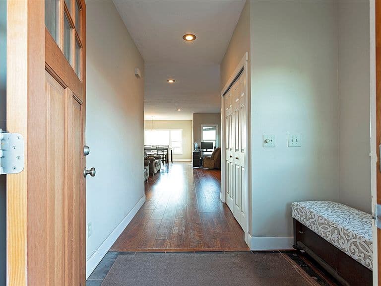 6537 Macarthur Dr photo 3