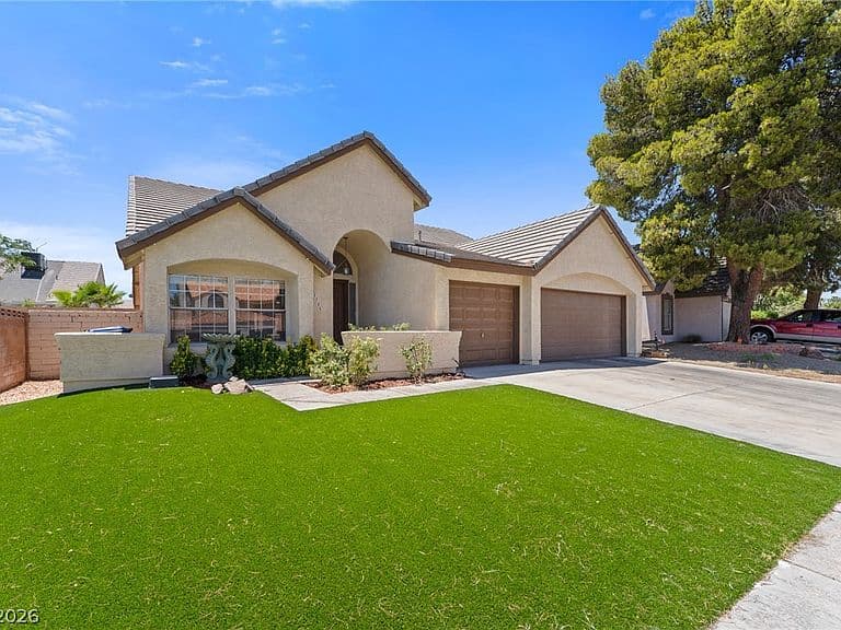 1735 Navarre Ln photo 1