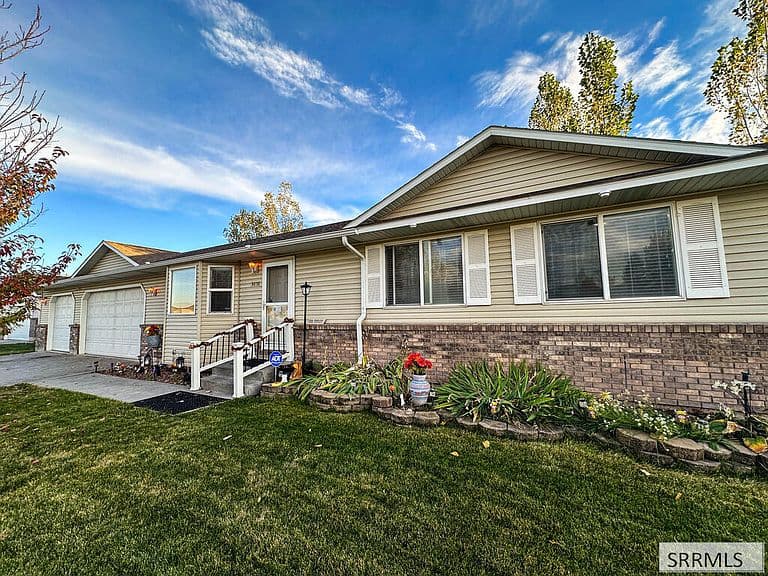 3656 E Vision Dr photo 1