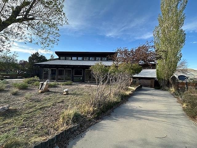 815 Stephens St photo 2