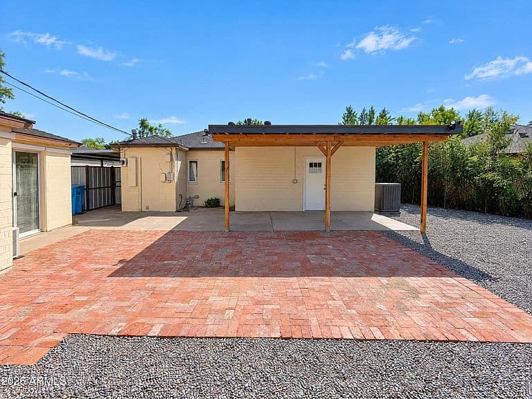 542 W LEWIS Avenue photo 4