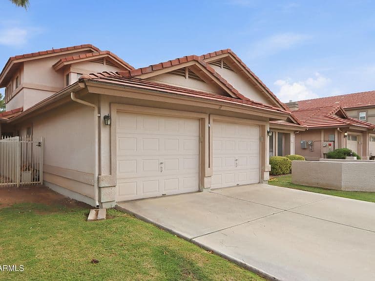735 N MEADOWLARK Lane photo 2