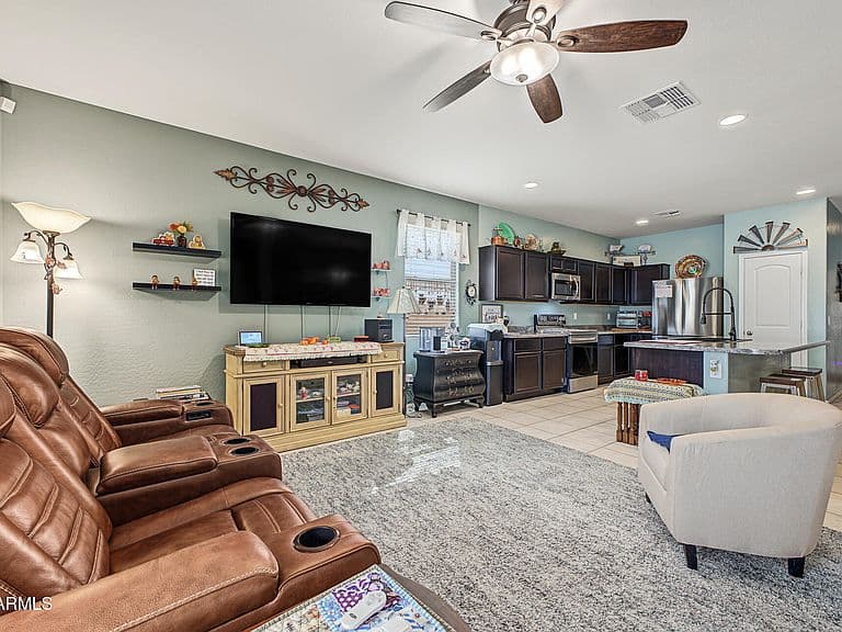30173 N YUCCA Drive photo 4