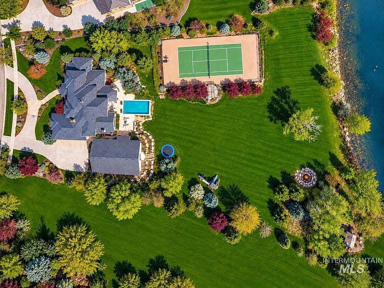 2230 N Vizcaya Way photo 1