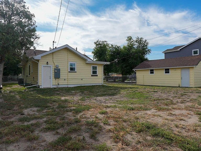 1126 N Lincoln St photo 4