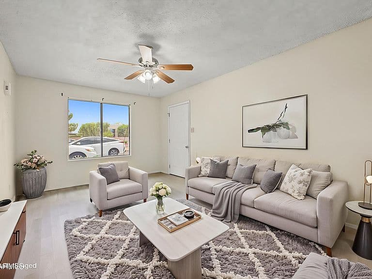 2437 E TRACY Lane #1 photo 1
