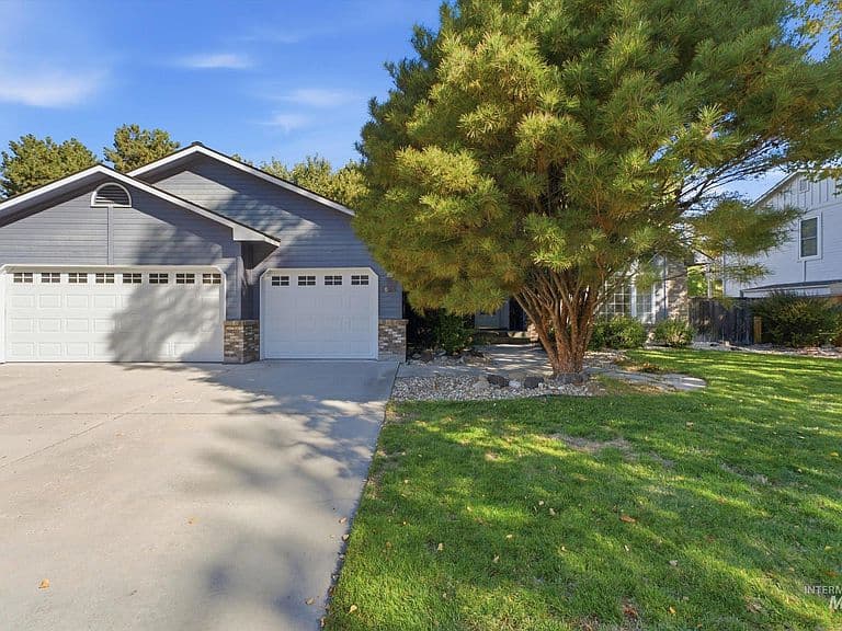 1624 E Seaport Ct photo 1